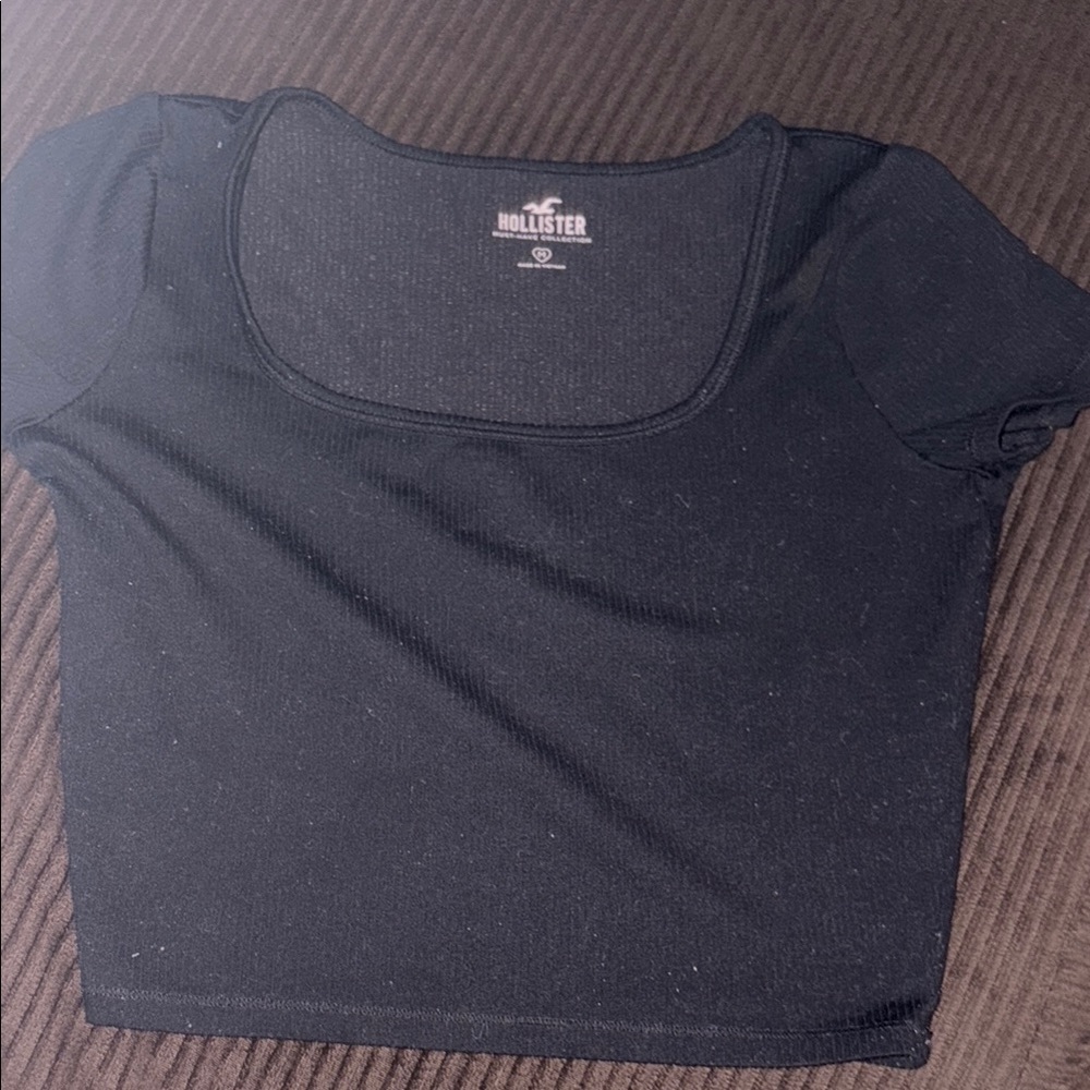 Hollister Women's Black Crop Top
